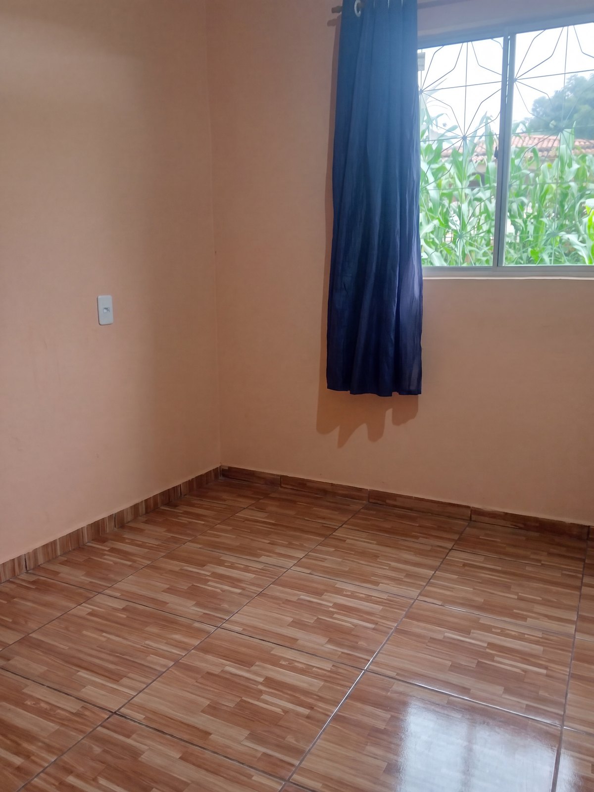 Casa no Sítio Nova Veneza, Suíte com vista para a plantação
