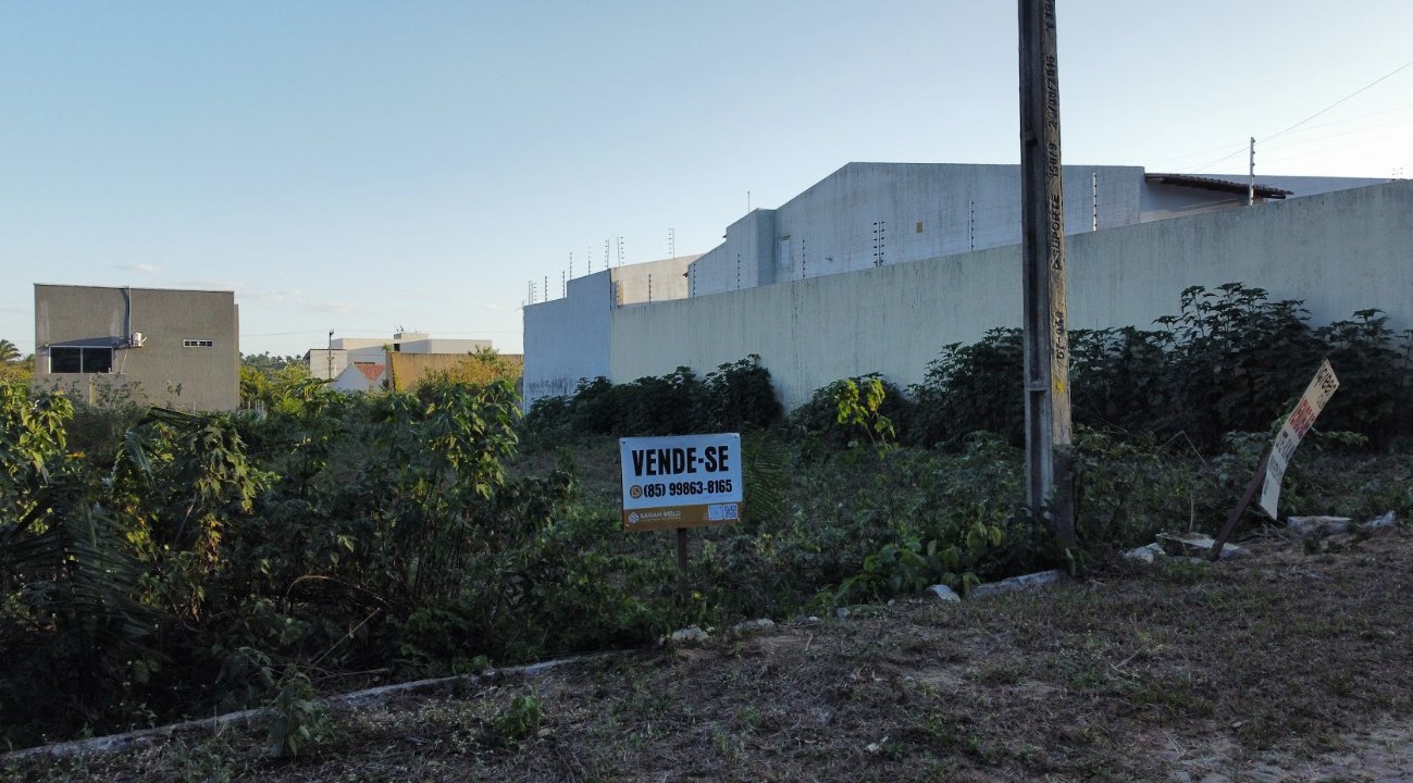 Lotes no Loteamento Park Terravie, Vista da rua com a placa de venda