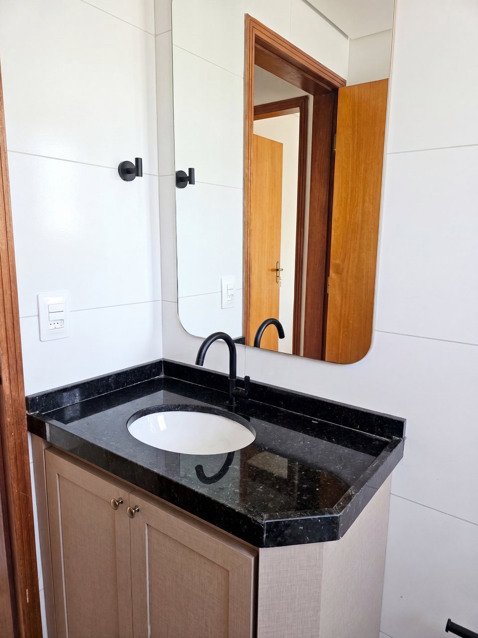 Apartamento no Edifício Castelo Plaza, Armário do banheiro