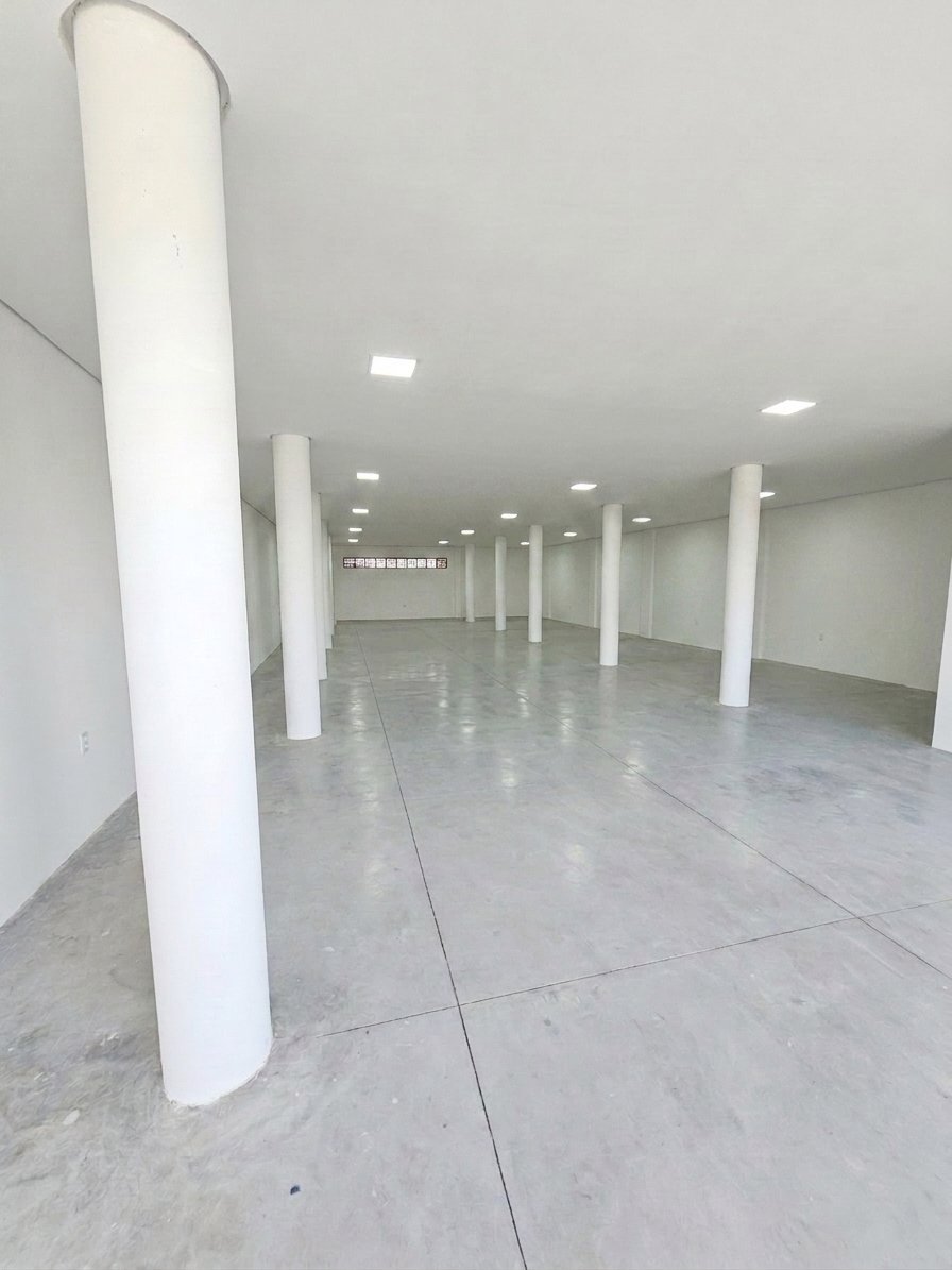 Ponto comercial no Edifício Castelo Plaza, Salão com pilares